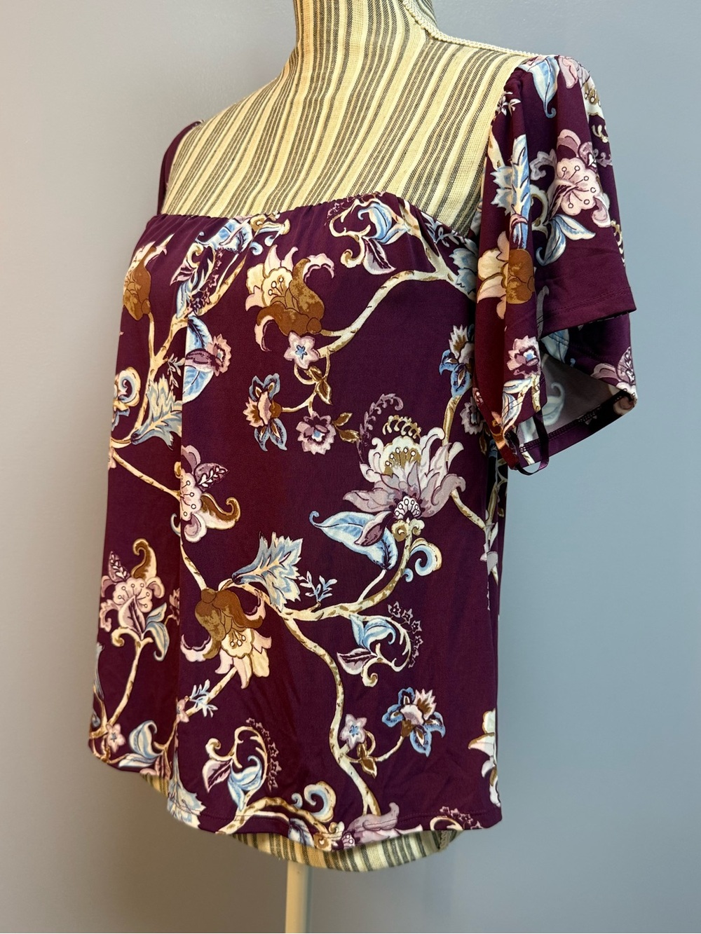 White House Black Market Plum Off-Shoulder Floral Blouse size 2 - Picture 13 of 13
